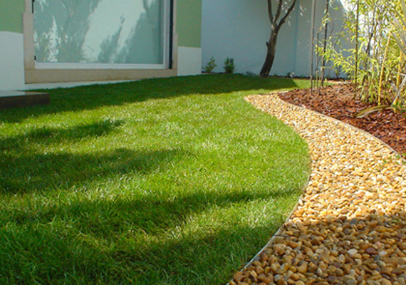 //Cliente: Particular<br/>
                                                                                    //Ano: 2006<br/>
                                                                                    //Local: Oeiras<br/>
                                                                                    //Arquitectura: Intergaup<br/>
                                                                                    //Arqui.Paisagista: Mariana Lima Mayer