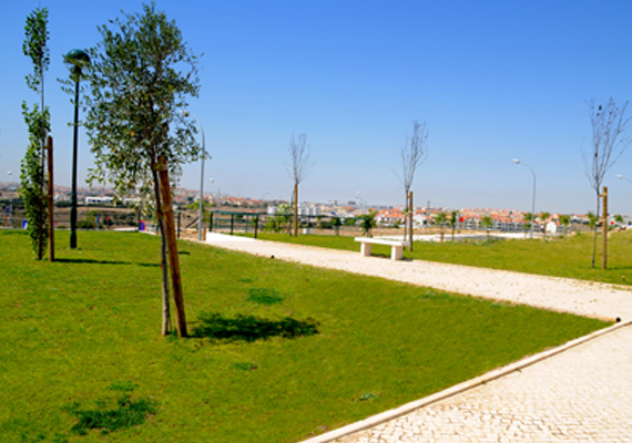 //Cliente: Institucional<br/>
                                                                                        //Ano: 2008<br/>
                                                                                        //Local: Leião, Oeiras<br/>
                                                                                        //Arqui.Paisagista: Sítio e Lugar