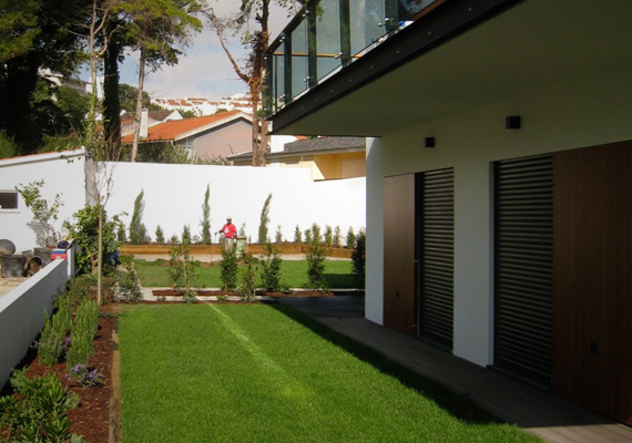 //Cliente: Particular<br/>
                                                                                        //Ano: 2010 <br/>
                                                                                        //Local: Caxias, Oeiras <br/>                                                                                        
                                                                                        //Arqui.Paisagista: Mariana Lima Mayer, Arqª Paisgista<br/>