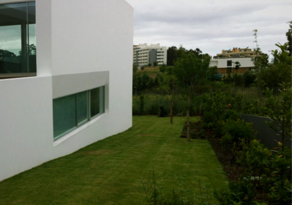 //Cliente: Particular <br/>
                                                                                        //Ano: 2011/2012 <br/>
                                                                                        //Local: Carnaxide, Oeiras <br/>                                                                                        
                                                                                        //Arqui.Paisagista: F&C - Arquitectura Paisagista<br/>