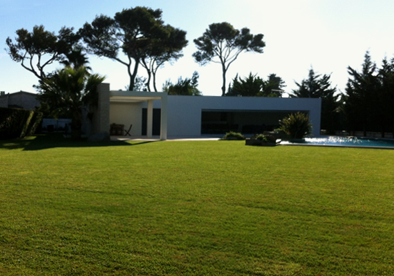 //Cliente: Particular<br/>
                                                                                        //Ano: 2010 <br/>
                                                                                        //Local: Caxias, Oeiras <br/>                                                                                        
                                                                                        //Arqui.Paisagista: ArqOut . Arquitectura Paisagista <br/>