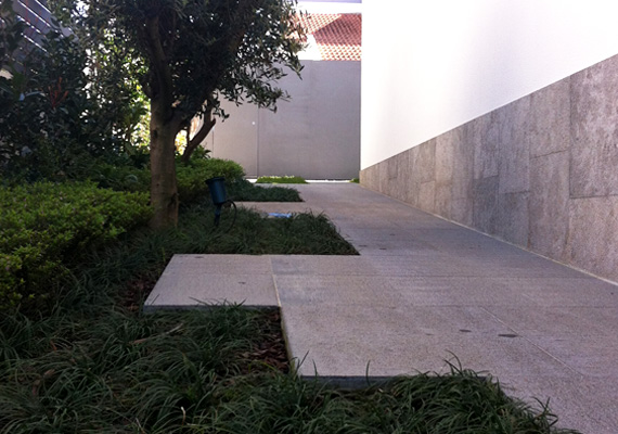 //Cliente: Particular <br/>
                                                                                        //Ano: 2012/2013 <br/>
                                                                                        //Local: Queijas, Oeiras <br/>